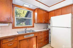 1211 Yew St, Bellingham, WA 98229 - Photo 10