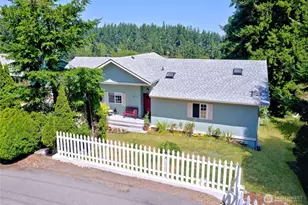 1273 SE Camano Dr, Camano Island, WA 98282 - Photo 2