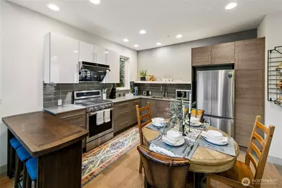 4329 Woodland Park Avenue N, Seattle, WA 98103 - Photo 4