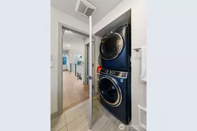 4329 Woodland Park Avenue N, Seattle, WA 98103 - Photo 16