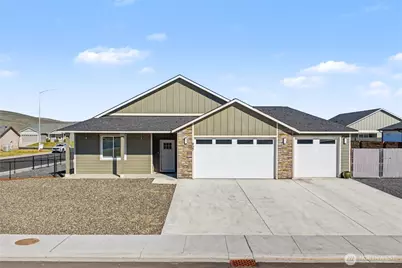 907 NE 5th Avenue, Ephrata, WA 98823 - Photo 1