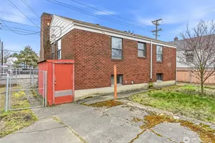 9017 14th Ave S, Seattle, WA 98108 - Photo 2