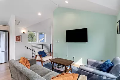 3013 61st Avenue SW, Seattle, WA 98116 - Photo 4