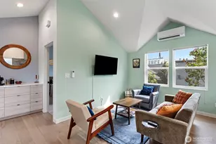 3013 61st Ave SW, Seattle, WA 98116 - Photo 2