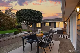 9642 Hilltop Rd, Bellevue, WA 98004 - Photo 16