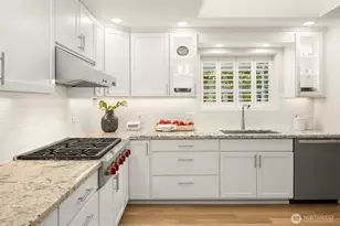 9642 Hilltop Rd, Bellevue, WA 98004 - Photo 10