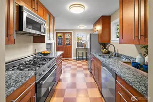 532 N 72nd St, Seattle, WA 98103 - Photo 12