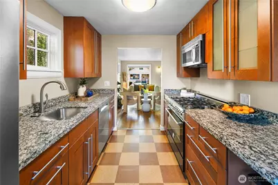 532 N 72nd Street, Seattle, WA 98103 - Photo 8