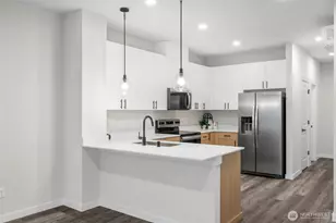 15613 Admiralty Way, Lynnwood, WA 98087 - Photo 2