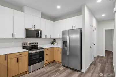 15613 Admiralty Way #B1, Lynnwood, WA 98087 - Photo 4