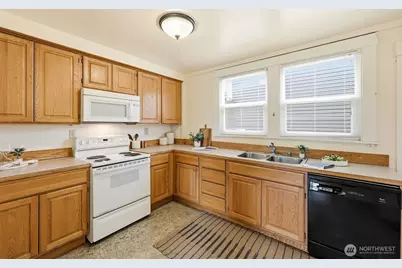 209 W McGraw Street, Seattle, WA 98119 - Photo 12