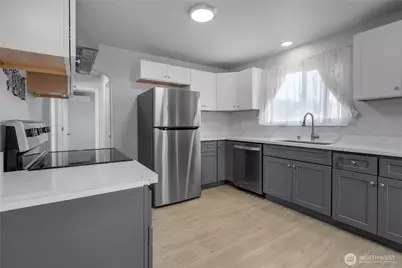 637 Elizabeth Street, Sumner, WA 98390 - Photo 4