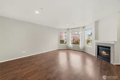 8823 Holly Drive #502, Everett, WA 98208 - Photo 4