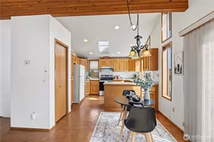 1211 31st St, Anacortes, WA 98221 - Photo 4