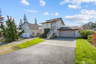 1211 31st St, Anacortes, WA 98221 - Photo 2