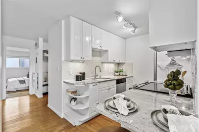 400 Melrose Avenue E #403, Seattle, WA 98102 - Photo 2