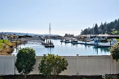 2251 Mariner Beach Drive, Oak Harbor, WA 98277 - Photo 2