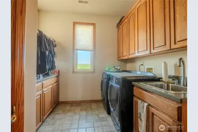 1050 Lewandowski Road, Sunnyside, WA 98944 - Photo 36