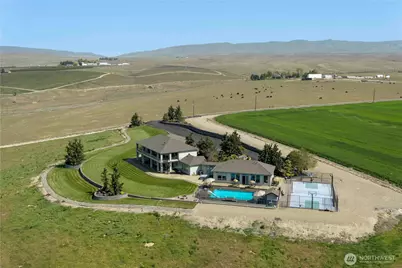 1050 Lewandowski Road, Sunnyside, WA 98944 - Photo 2