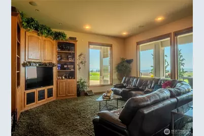 1050 Lewandowski Road, Sunnyside, WA 98944 - Photo 16