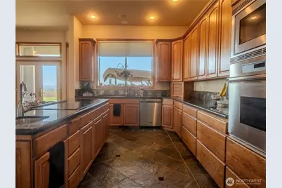 1050 Lewandowski Road, Sunnyside, WA 98944 - Photo 18