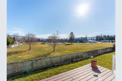 913 Meadow Ridge, Wenatchee, WA 98801 - Photo 14