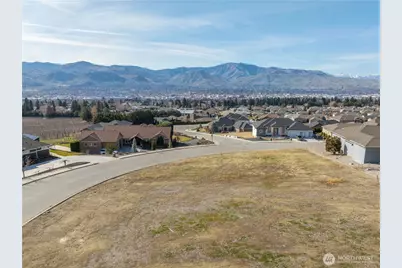 968 Briarwood Drive, East Wenatchee, WA 98802 - Photo 2