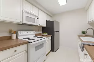 132 NE 95th St, Seattle, WA 98115 - Photo 6