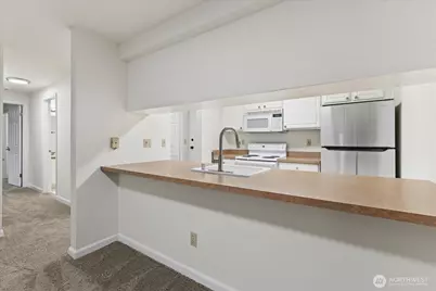 132 NE 95th Street #B309, Seattle, WA 98115 - Photo 16