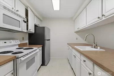 132 NE 95th Street #B309, Seattle, WA 98115 - Photo 18