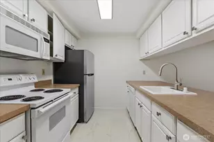 132 NE 95th St, Seattle, WA 98115 - Photo 18