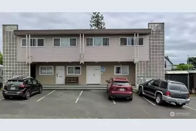 4212 Aurora Avenue N, Seattle, WA 98103 - Photo 2