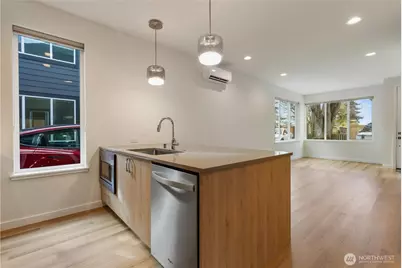 115 N 105th Street #B, Seattle, WA 98133 - Photo 6