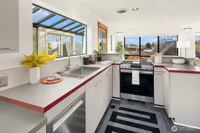 310 21st Avenue E, Seattle, WA 98112 - Photo 10