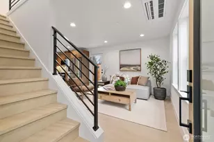 12562 17th Ave NE, Seattle, WA 98125 - Photo 2