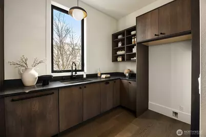 5808 Lakeview Drive, Kirkland, WA 98033 - Photo 6