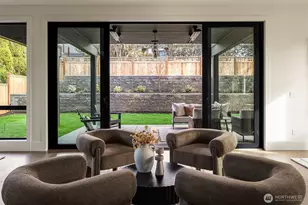 5808 Lakeview Dr, Kirkland, WA 98033 - Photo 14