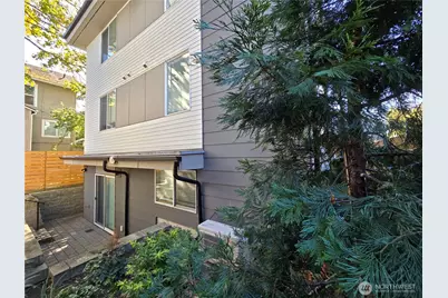 4709 B 8th Avenue NE, Seattle, WA 98105 - Photo 2