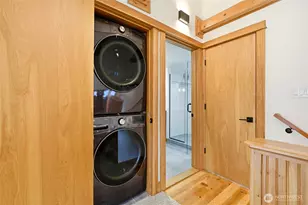 8752 Dayton Ave N, Seattle, WA 98103 - Photo 18