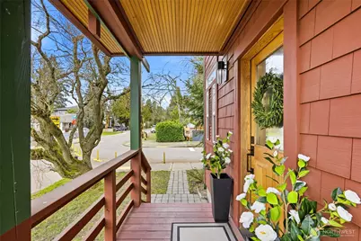 8752 Dayton Avenue N #B, Seattle, WA 98103 - Photo 2