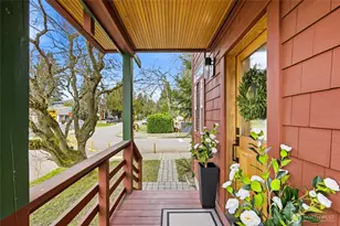 8752 Dayton Ave N, Seattle, WA 98103 - Photo 2