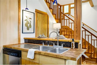 8752 Dayton Avenue N #B, Seattle, WA 98103 - Photo 6