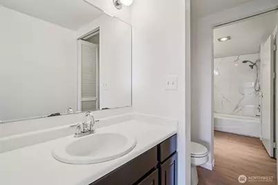 2349 Boylston Avenue E, Seattle, WA 98102 - Photo 16