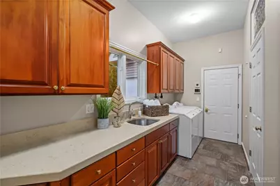 649 E Lake Sammamish Parkway SE, Sammamish, WA 98074 - Photo 32