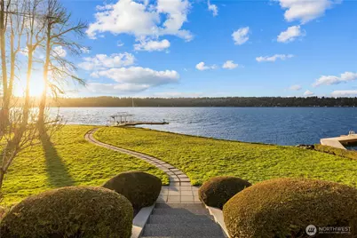 649 E Lake Sammamish Parkway SE, Sammamish, WA 98074 - Photo 4