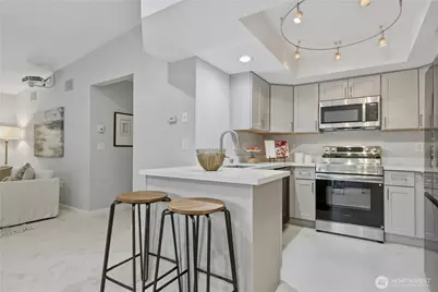 1354 Bellevue Way NE #4, Bellevue, WA 98004 - Photo 20