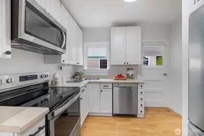 1046 NE 97th Street, Seattle, WA 98115 - Photo 8