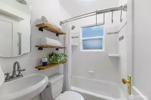 1046 NE 97th St, Seattle, WA 98115 - Photo 6