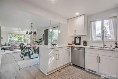 11271 35th Avenue SW, Seattle, WA 98146 - Photo 2