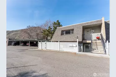 1818 Skyline Drive #21, Wenatchee, WA 98801 - Photo 2